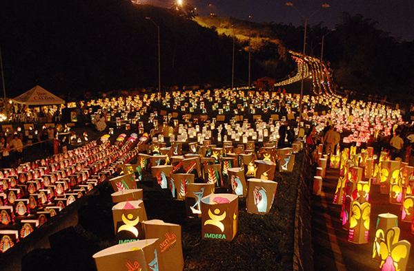 La “Festa dei Candelieri” in Colombia: Un’Incredibile Esplosione di Luce e Tradizione per Iniziare il Natale